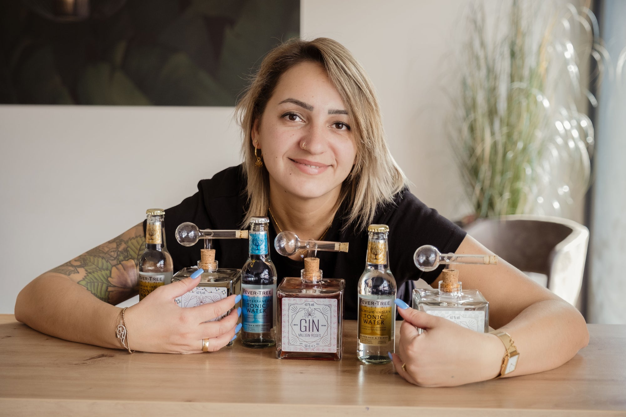 Anstoßen mit Gin Tonic